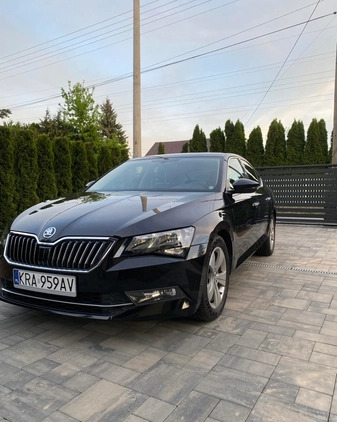 Skoda Superb cena 71800 przebieg: 100000, rok produkcji 2016 z Skawina małe 106